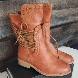 Stylish Tan Women's Boots